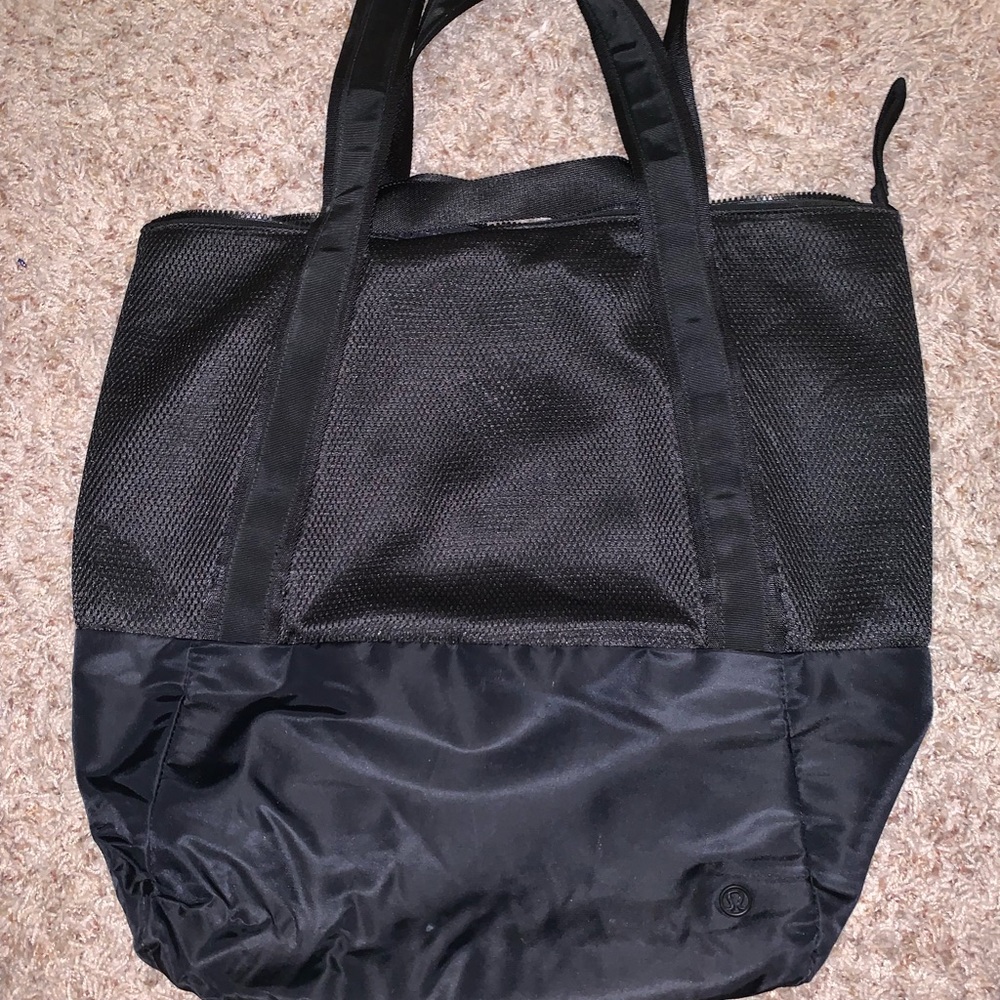 HUGE LULULEMON BAG BASICALLY NEW. HOT MESH.